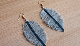 Fabriquer des boucles d’oreilles plume en jean