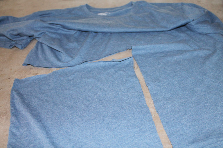 comment découper votre vieux t-shirt en sac à chaussons